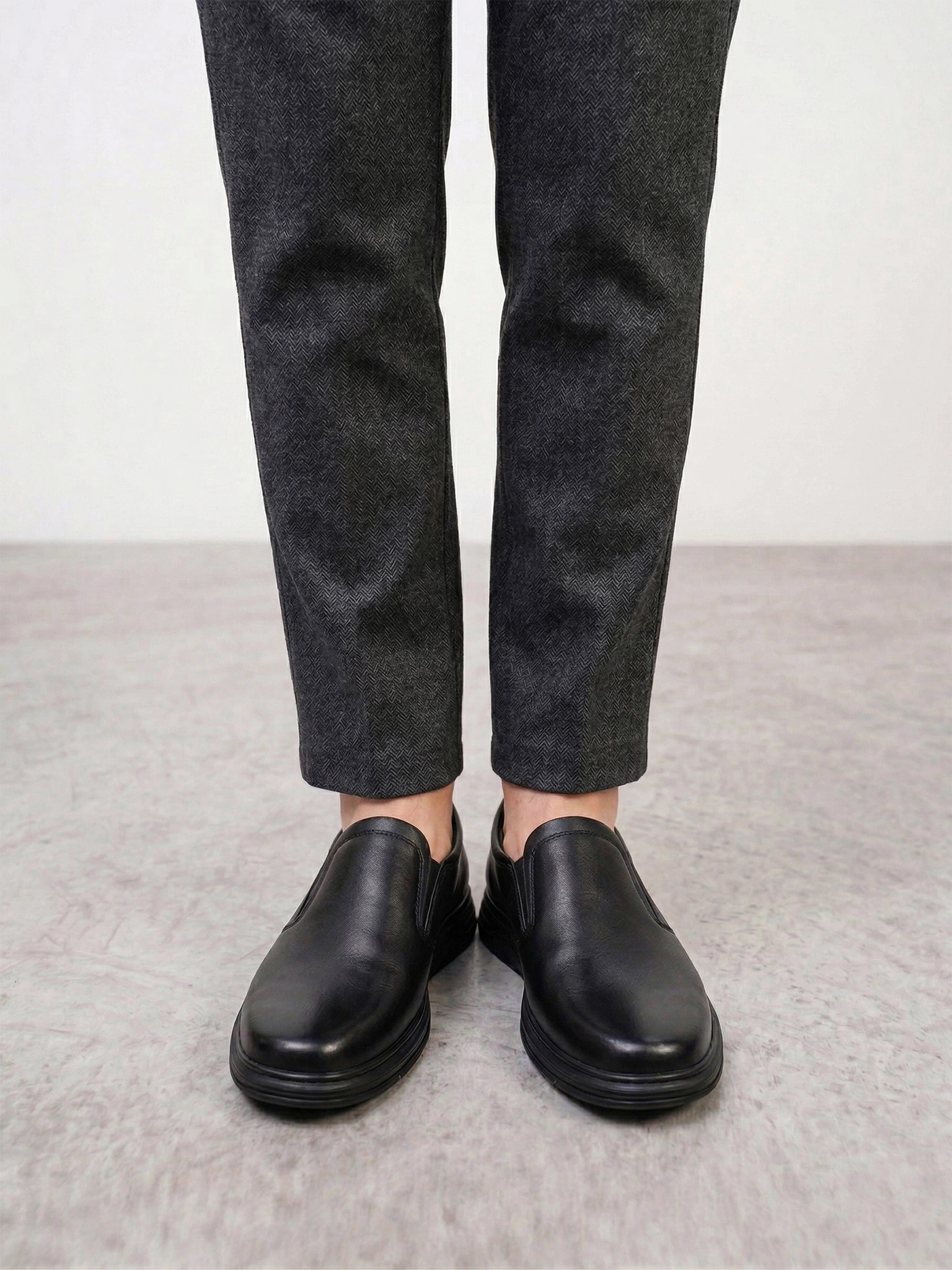 Туфли черного цвета с эластичными вставками